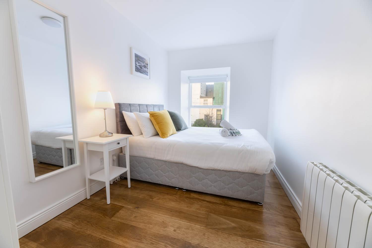 Modern Canal View Home, In City Centre, Sleeps 8 골웨이 외부 사진