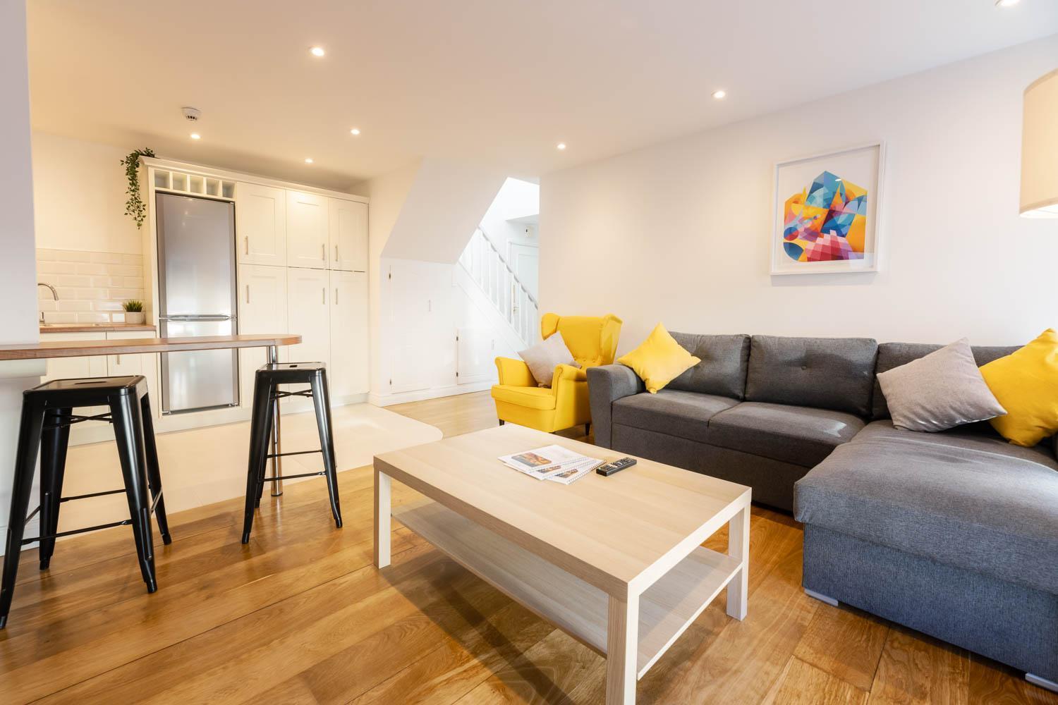 Modern Canal View Home, In City Centre, Sleeps 8 골웨이 외부 사진