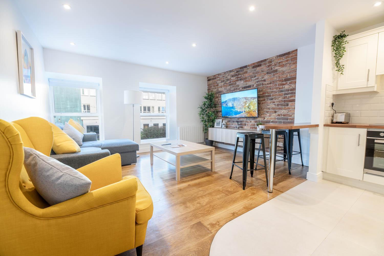 Modern Canal View Home, In City Centre, Sleeps 8 골웨이 외부 사진