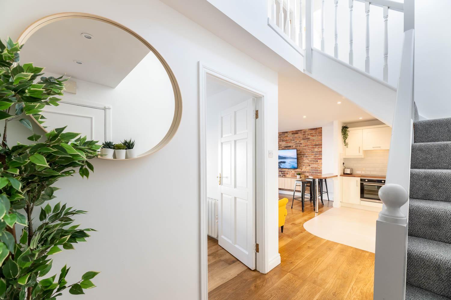 Modern Canal View Home, In City Centre, Sleeps 8 골웨이 외부 사진